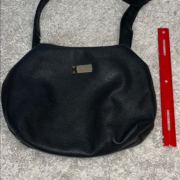 🚨 BCBG CROSSBODY BAG - Picture 1 of 8